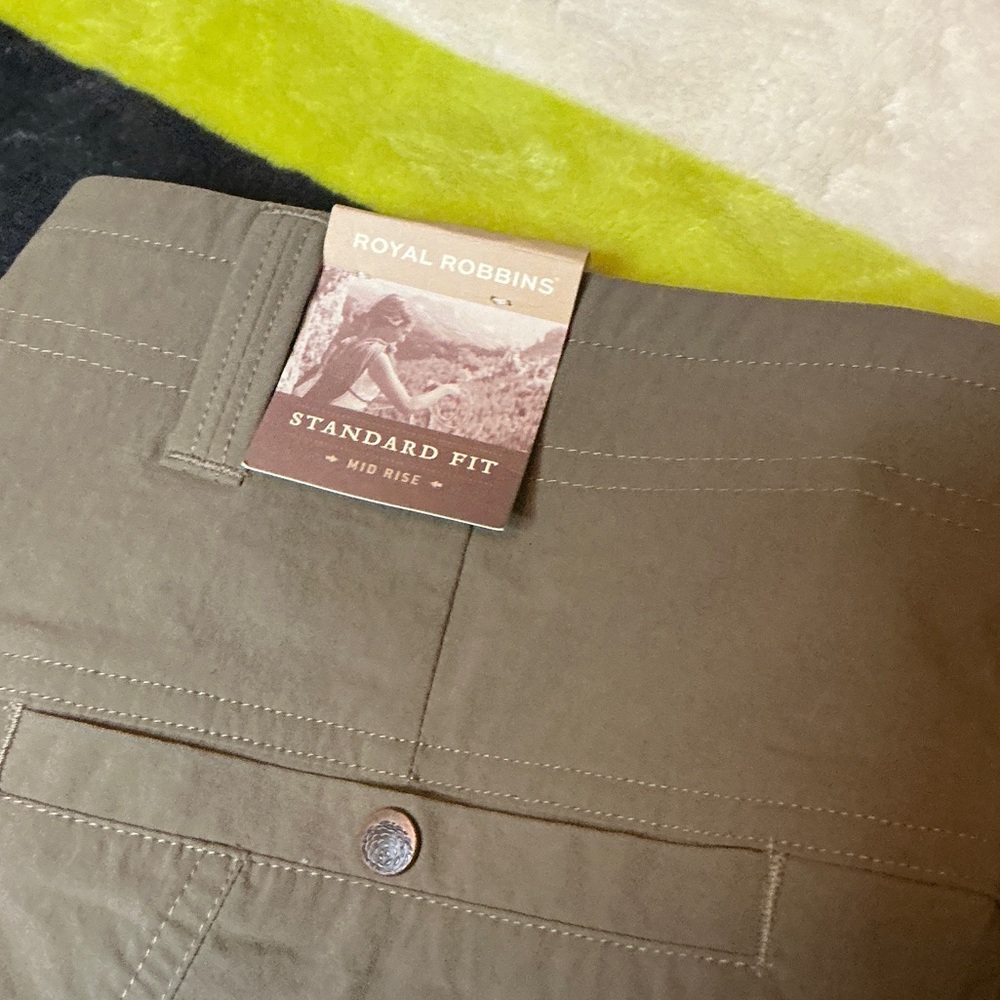 Royal Robbins Women’s Brown Flat Front Shorts - Picture 7 of 13